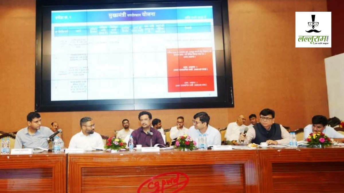 रायपुर में सफाई व्यवस्था पर सचिव बोरा की नाराजगी, गंदगी की फोटो दिखाकर अधिकारियों को लगाई फटकार