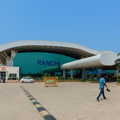 Ranchi Airport: खराब मौसम में उड़ानों को लेकर यात्रियों की बढ़ेगी सुविधा, एयरपोर्ट प्रबंधन ने परखी तैयारी