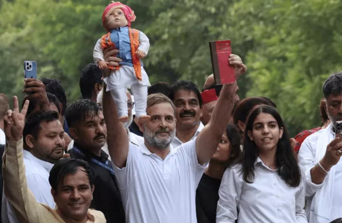 राहुल गांधी की याचिका में 14 खामियां: कोर्ट फीस ₹220 कम दी और दस्तावेज भी धुंधले, ज्ञानेश कुमार के खिलाफ सुप्रीम कोर्ट में विपक्ष ने लगाई है याचिका