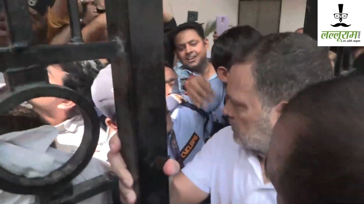 आकाशवाणी भवन में घुसे राहुल गांधी-प्रियंका गांधीः अखिलेश यादव-अभिषेक बनर्जी हिरासत में, INDIA ब्लॉक के मार्च पर दिल्ली पुलिस का एक्शन