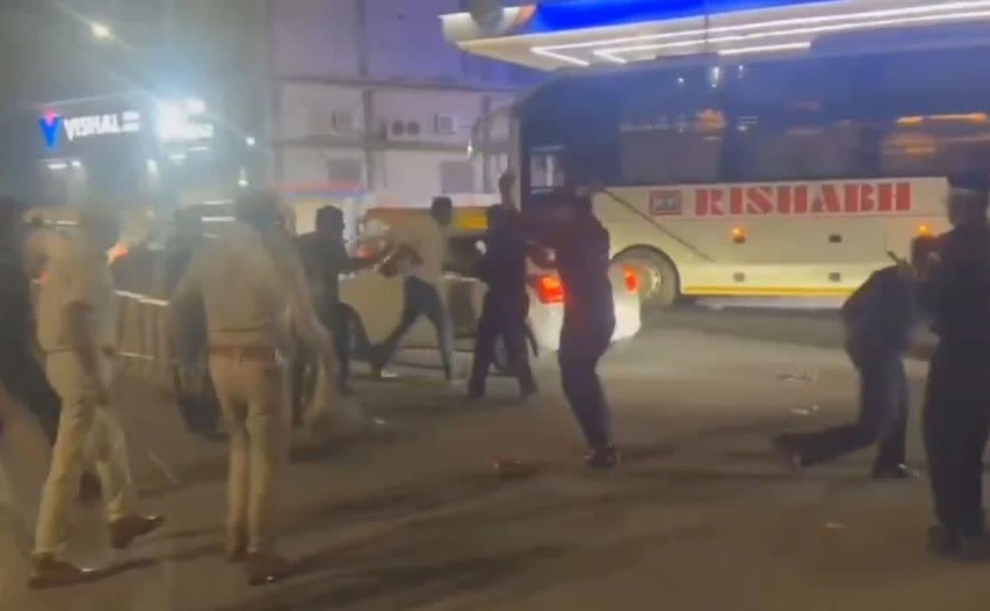 रितु बराला केस में जीरो FIR पर टकराव, जयपुर में रात 11 बजे पुलिस का लाठीचार्ज