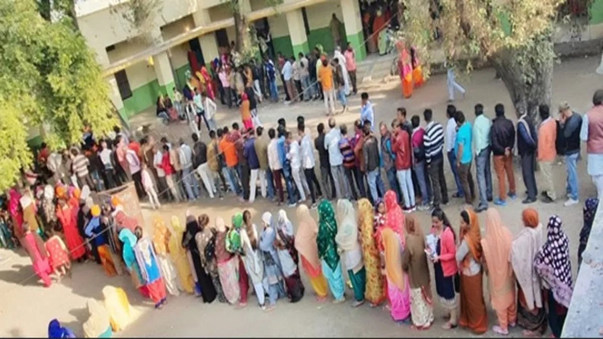 Rajasthan Panchayat Election 2026: 16 जिलों में वोटिंग शुरू, 3,314 सरपंच पदों पर मुकाबला; जानें अपने जिले का हाल