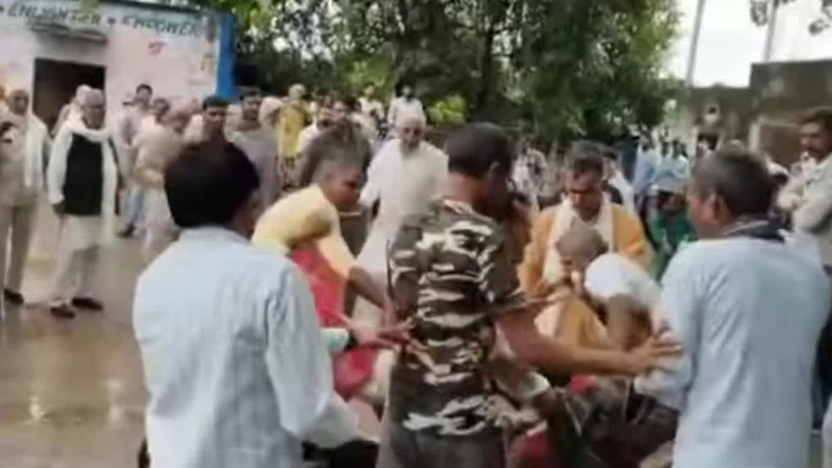 वोटिंग के बीच फर्जी मतदान का आरोप और फिर चले लात-घूंसे! राजस्थान के इस बूथ पर मचा बवाल, पुलिस ने बढ़ाई सुरक्षा