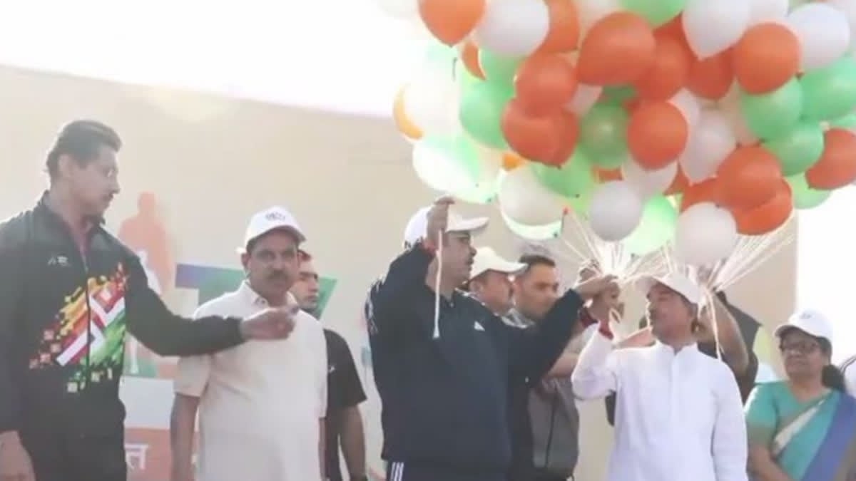‘राजीव गांधी, सोनिया, राहुल और प्रियंका से आगे नहीं बढ़ पाई कांग्रेस’, जयपुर में प्रह्लाद जोशी का बड़ा हमला