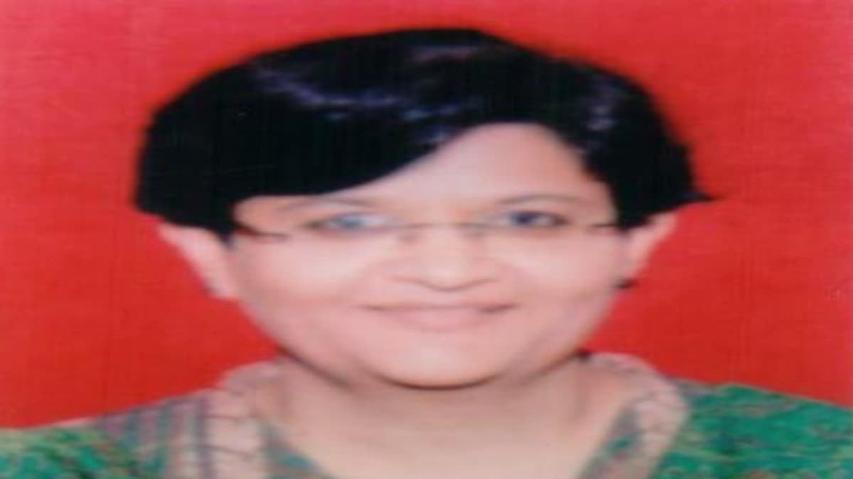 40 विला-कॉटेज विवाद में बड़ा अपडेट, IAS शिखर अग्रवाल के बाद IPS पत्नी भी APO