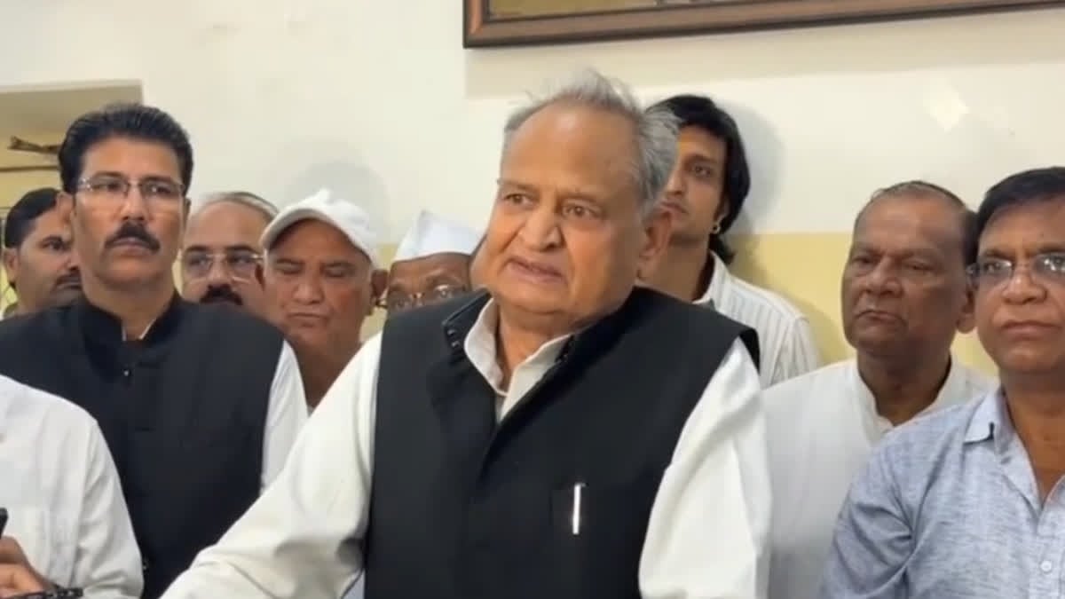 ‘अंग्रेजों से मिले होने का इतिहास RSS का’, अशोक गहलोत के बयान से सियासी हलचल