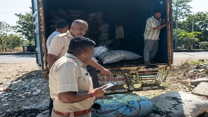कचरे की आड़ में शराब की खेप! आबूरोड में ट्रक से 90 कार्टन जब्त, चालक गिरफ्तार