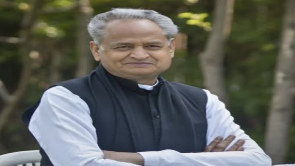 5 प्रसूताओं की मौत, किडनी फेल के बाद डॉक्टर बहाल; गहलोत ने पूछा- जिम्मेदार कौन?