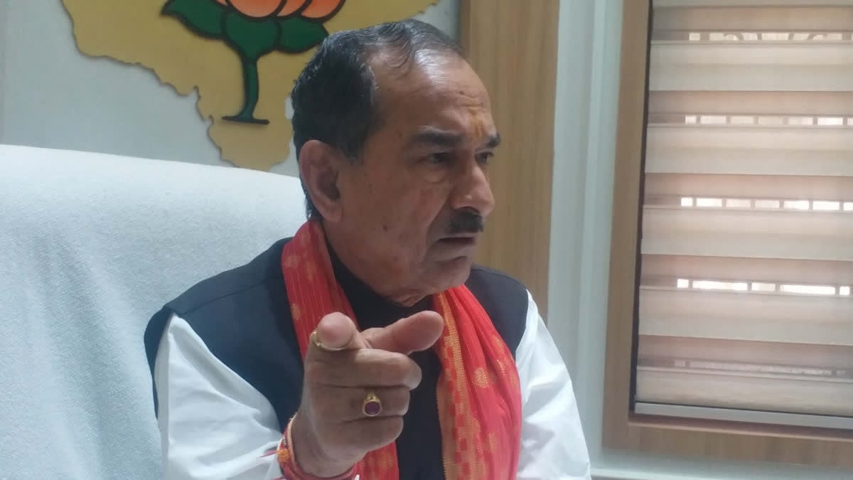 ‘चुनाव आयोग वर्सेज कांग्रेस’ मदन राठौड़ ने प्रदर्शन पर साधा निशाना, 300-400 लोगों की भीड़ पर उठाया सवाल