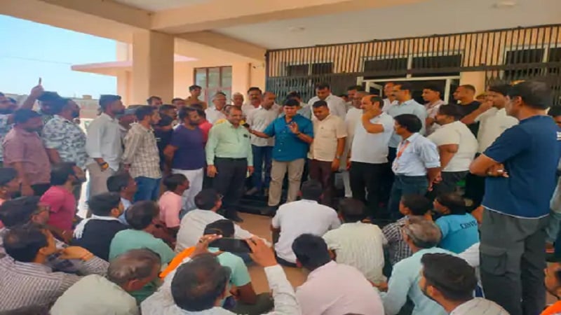 नरैना थाने में संघ प्रचारक से मारपीट का आरोप, 6 घंटे घेराव के बाद SHO समेत 6 सस्पेंड