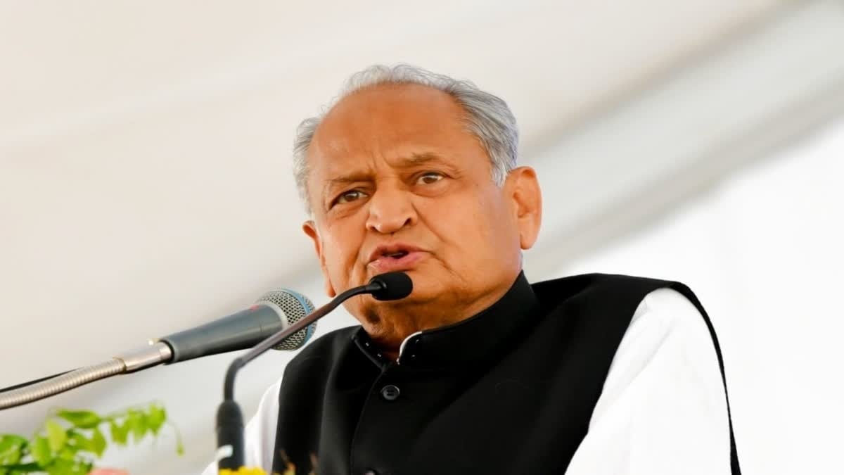 पीएम मोदी के पुराने बयानों का वीडियो शेयर कर गहलोत ने पूछा, तब लोकतंत्र था तो अब अराजकता क्यों?