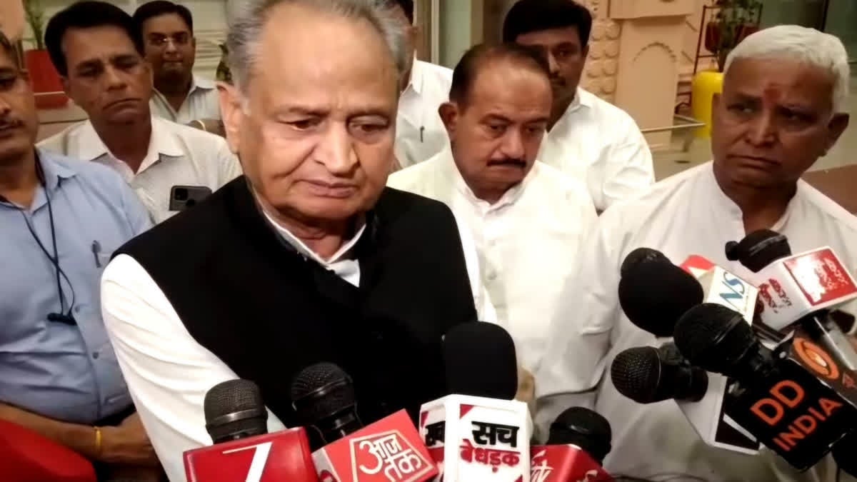 Rajasthan Drought: पश्चिमी राजस्थान में अकाल की आहट! गहलोत ने भजनलाल सरकार को चेताया