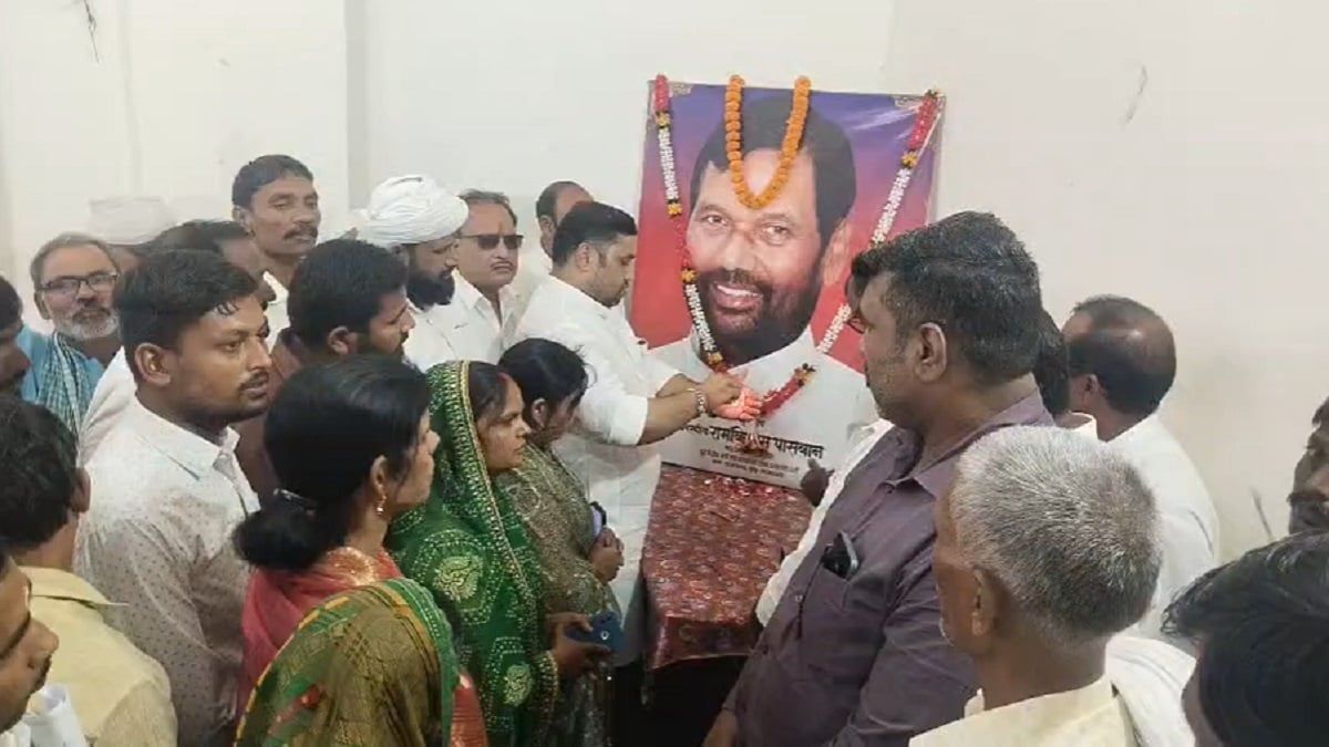 कैमूर में LJP कार्यकर्ताओं ने मनाई रामविलास पासवान की छठी पुण्यतिथि, भारत रत्न देने की मांग