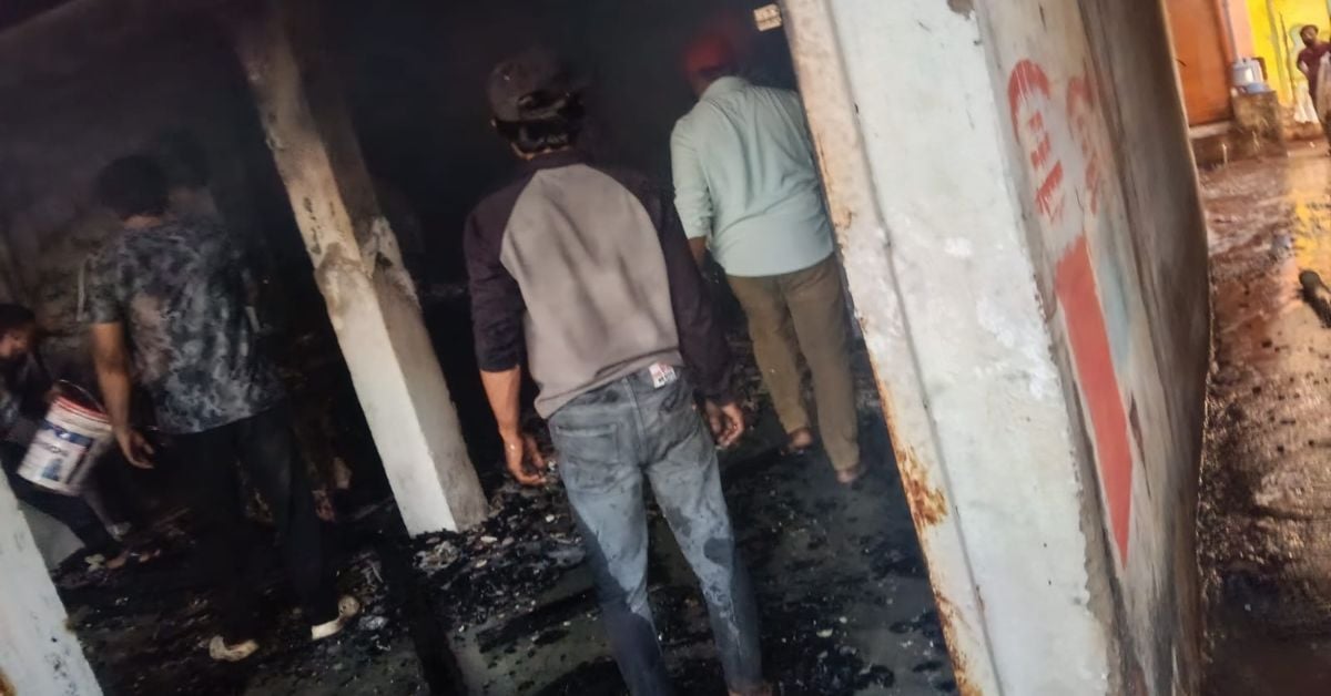 सतवास में इलेक्ट्रिक व्हीकल शोरूम में भीषण आग! जलकर खाक हुई कार और कई गाड़ियां, लाखों का नुकसान