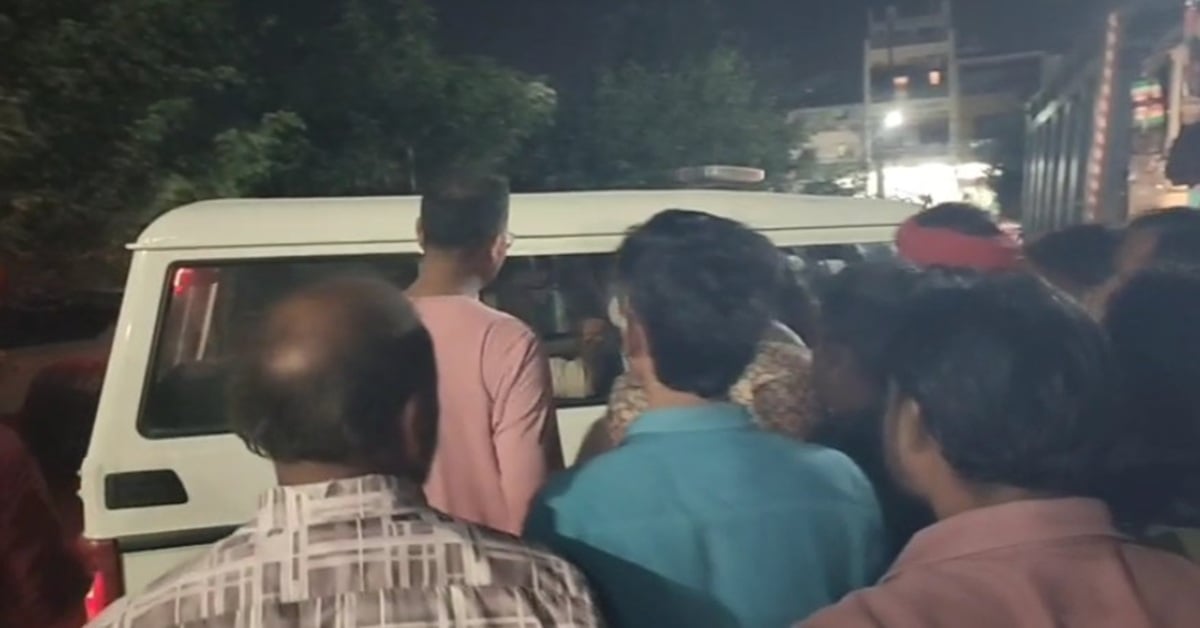 श्योपुर में मनचलों की करतूत: युवतियों से बाइक सवार युवकों ने की छेड़छाड़, ग्रामीणों ने थाने में किया हंगामा