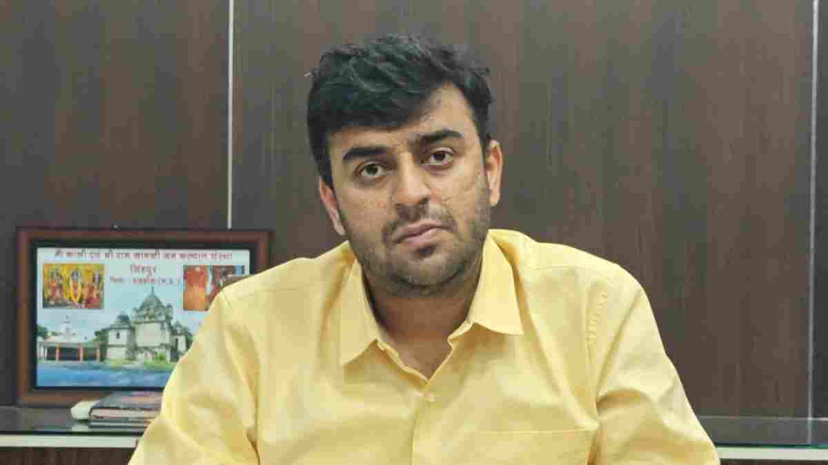 CM हेल्पलाइन में लापरवाही पर कलेक्टर का एक्शन: तीन तहसीलदारों को अवैतनिक करने के निर्देश, लंबित शिकायतों पर वेतन रोकने की चेतावनी