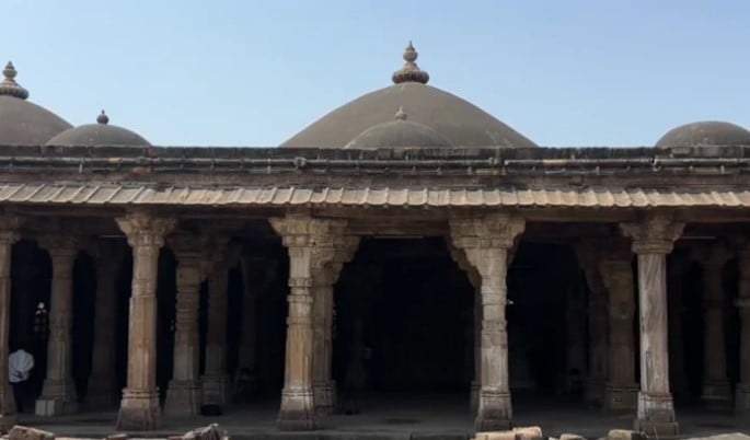 भरूच की 700 साल पुरानी जामा मस्जिद को गुजरात हाईकोर्ट का नोटिस, जैन मंदिर का दावा