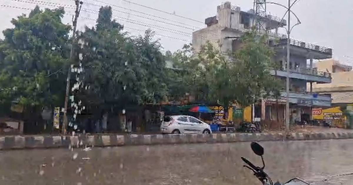 सीहोर में अचानक बदला मौसम का मिजाज: तेज हवाओं के साथ झमाझम बारिश, भीषण गर्मी और उमस से मिली राहत