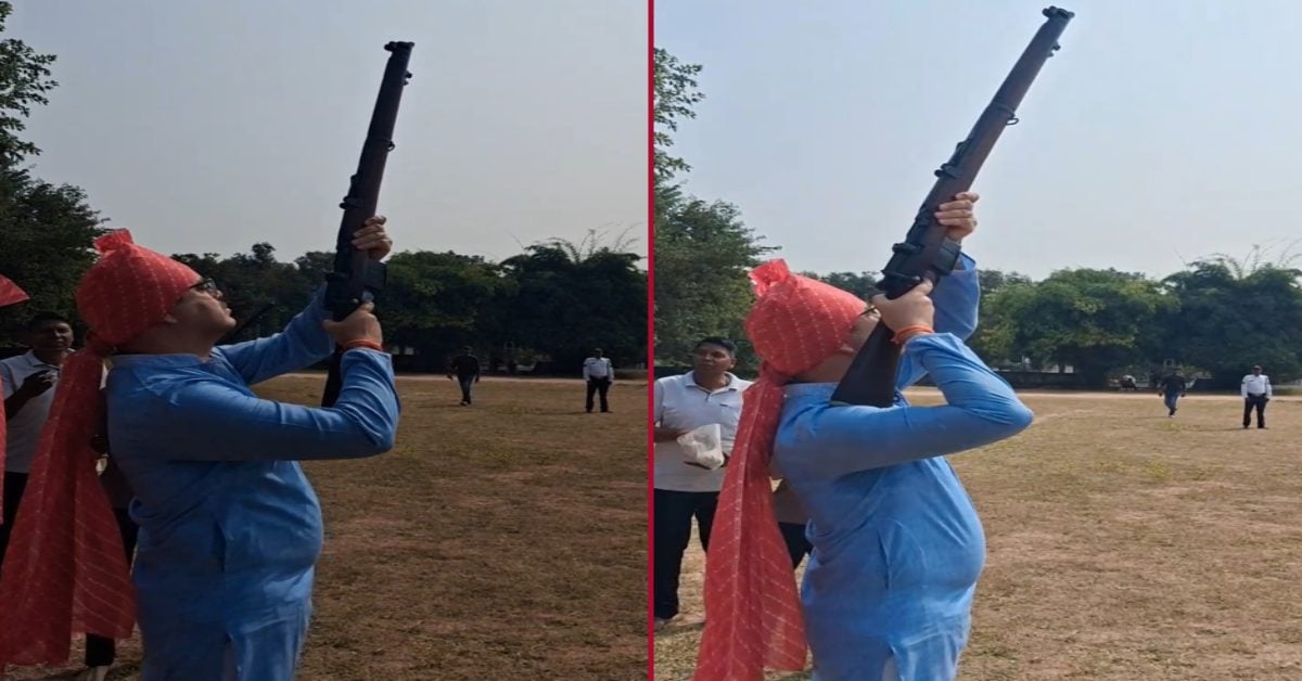 शस्त्र पूजा में राइफल ने दिया धोखा: DIG ने दबाया ट्रिगर, गोली की जगह आई क्लिक’ की आवाज; वीडियो वायरल
