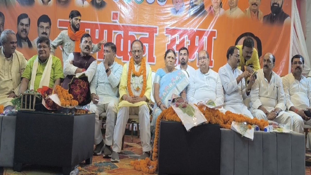 बिहार MLC चुनाव: तिरहुत शिक्षक निर्वाचन से NDA प्रत्याशी डॉ. नरेंद्र प्रसाद सिंह ने किया नामांकन