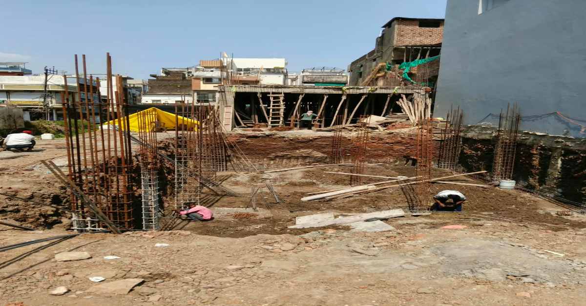 ​नमक चौराहा पर ‘वाटर टैंक’ के नाम बेसमेंट का खेल! नोटिस देने पहुंचे नपा अमले को कोई नहीं मिला, निर्माण जारी