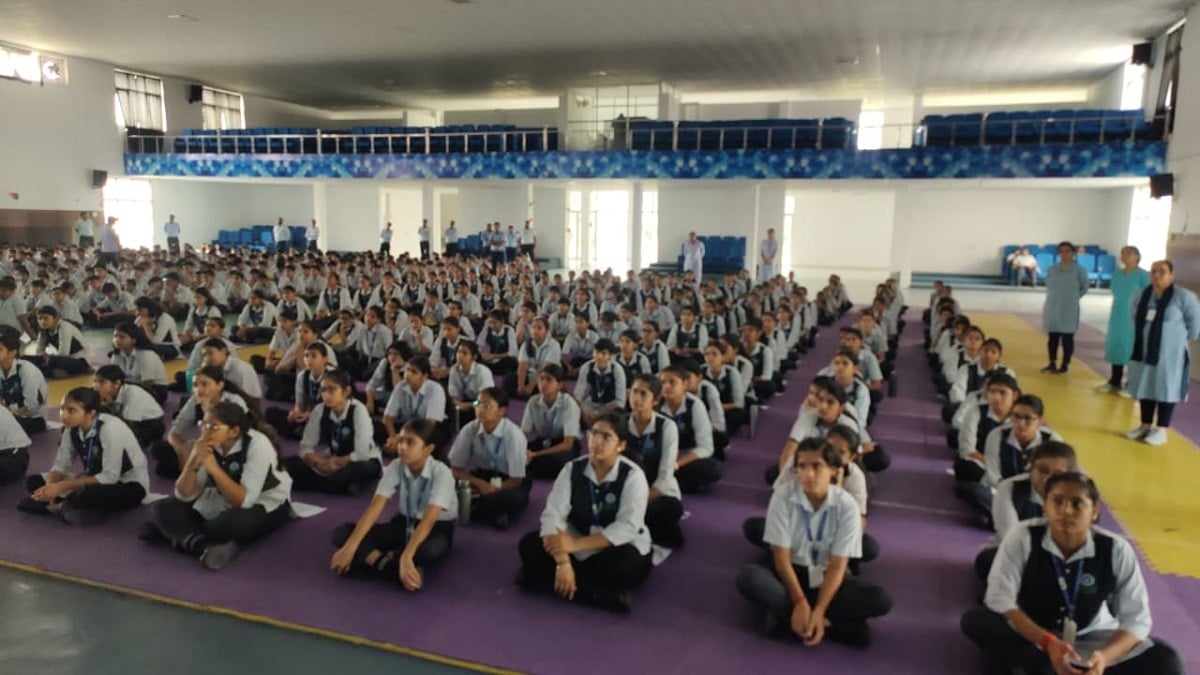 अनजान लिंक पर क्लिक करने से पहले सावधान! पुलिस ने बच्चों को बताया खतरा