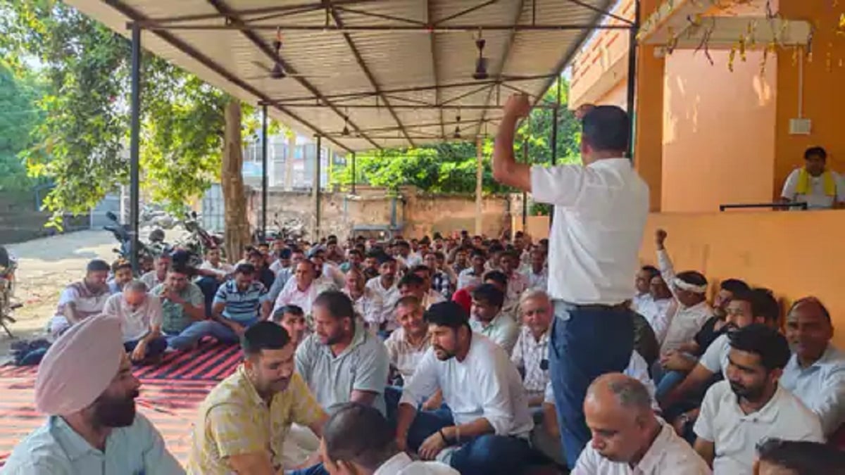बिजली के पोल हटाने पर भिड़े भाजपा विधायक और जेई! सीएम तक पहुंचा मामला, सस्पेंशन की चेतावनी से हड़कंप