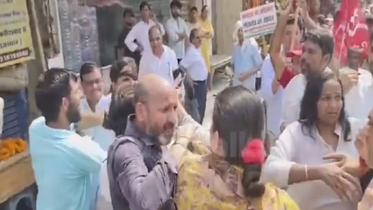 2 कांग्रेस नेत्रियों में चले थप्पड़, कैमरे में कैद हुई वारदात… BJP ने कसा तंज