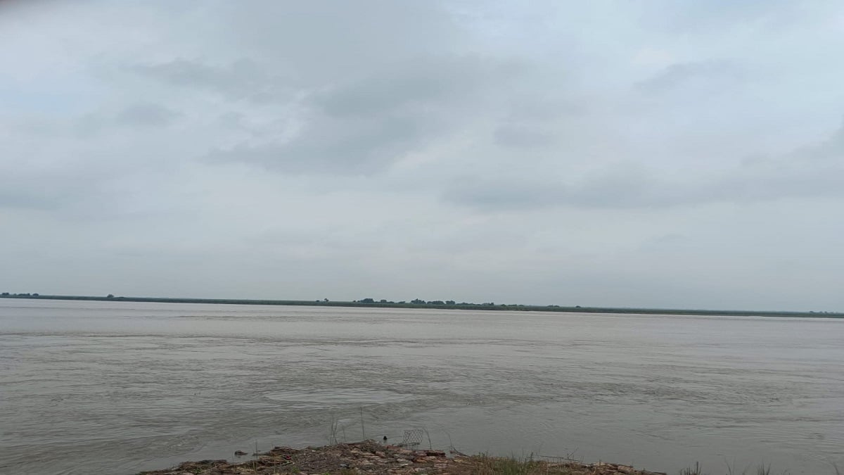 प्रेमी से फोन पर कहासुनी के बाद नहर की दीवार पर चढ़ी युवती! जानिए कैसे टला बड़ा हादसा