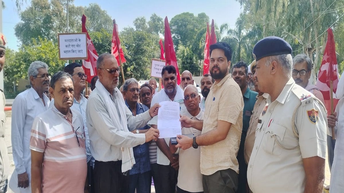 चुनाव आयोग के अंदर ही उठे सवाल! भिवानी में सड़कों पर क्यों उतरे लोग, मुख्य चुनाव आयुक्त पर भी बड़ा एक्शन मांग रहे?