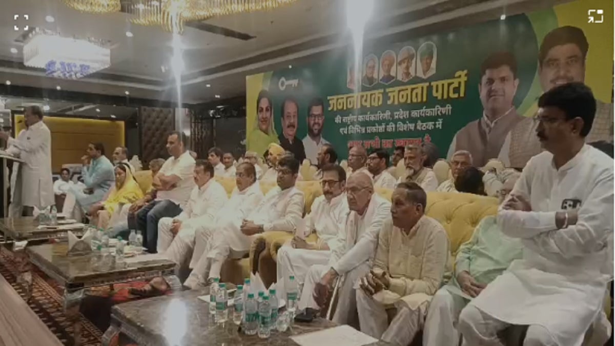 दुष्यंत चौटाला का बड़ा एक्शन: बत्ती लगी गाड़ी की अस्थायी नंबर प्लेट पर उठाए सवाल, जांच की उठाई मांग