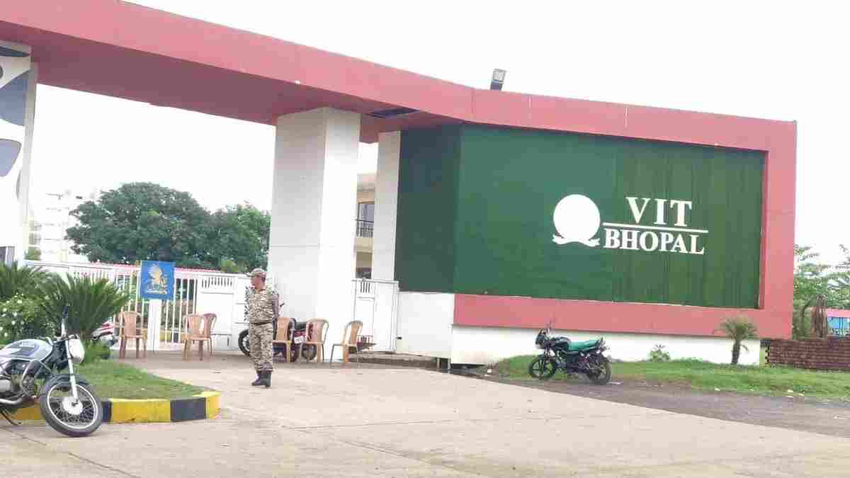 मानवाधिकार आयोग का कड़ा रुख: VIT पर कार्रवाई न होने पर NHRC ने जताई नाराजगी; यूजीसी और मप्र सरकार से 4 हफ्ते में मांगी एक्शन टेकन रिपोर्ट