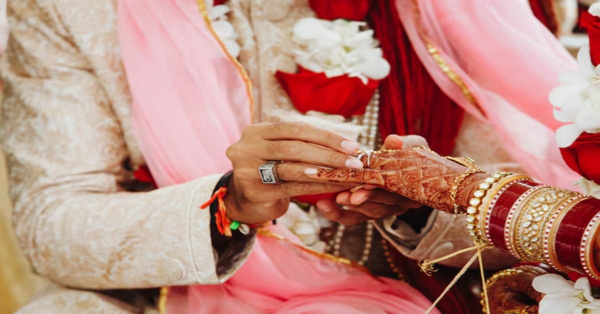 साहब, मेरी शादी करवा दीजिए…! टीकमगढ़ में कलेक्टर के सामने अनोखी फरियाद लेकर पहुंचा युवक, बोला- मोहल्ले वाले नहीं बनने दे रहे दूल्हा