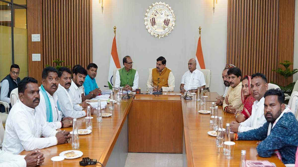 आदिवासियों की मांग पर मुख्यमंत्री ने दिए उच्चस्तरीय जांच के आदेशः बुधनी विधायक की पहल पर समाप्त हुआ धरना और पदयात्रा