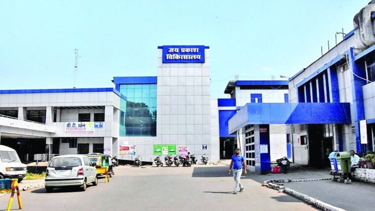 राजधानी के जेपी अस्पताल में स्वास्थ्य व्यवस्थाएं बेपटरीः एक महीने से एक्स-रे मशीन बंद, मरीज हो रहे परेशान
