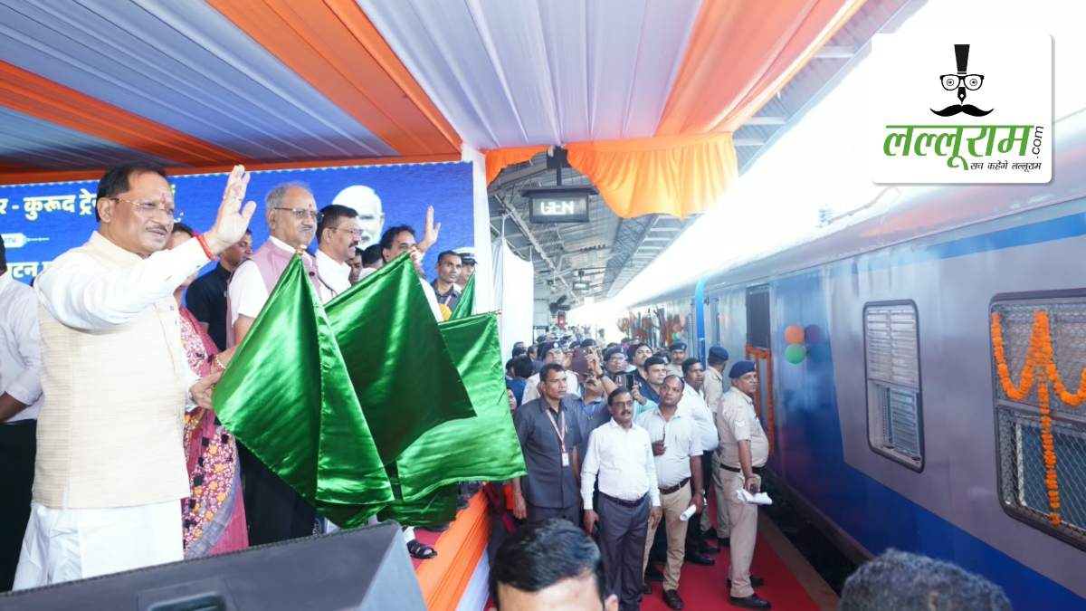 छत्तीसगढ़ में रेल कनेक्टिविटी को मिली नई रफ्तार: रेल मंत्री वैष्णव और CM साय ने दो नई ट्रेनों को दिखाई हरी झंडी, कहा- PM मोदी के नेतृत्व में रेल विकास को मिली गति