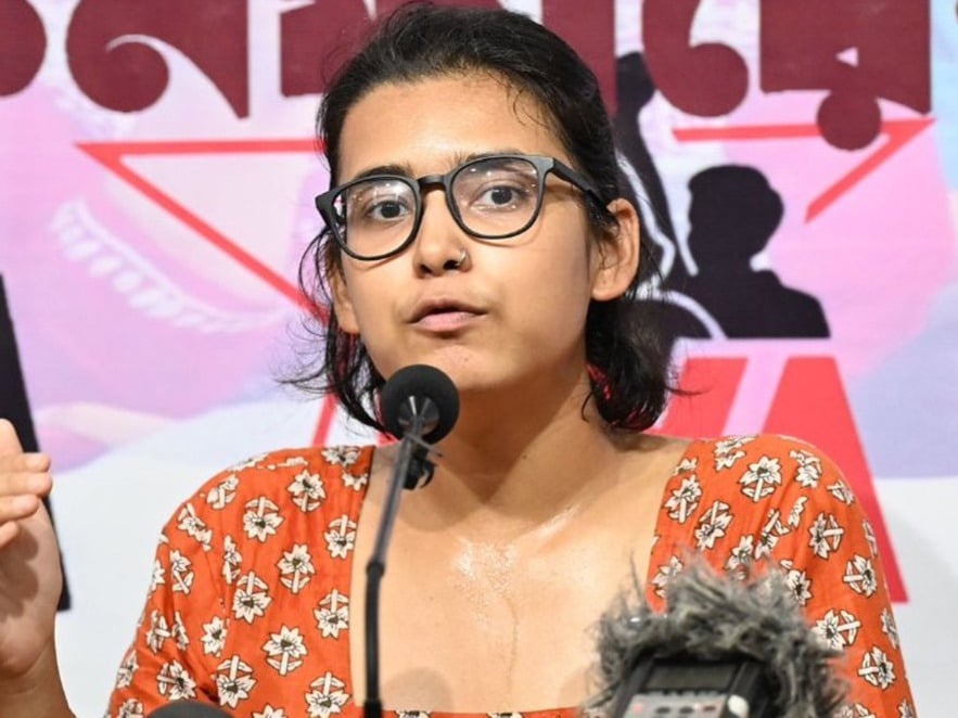 दिल्ली हाई कोर्ट के आदेश के बाद भी नहीं झुकीं नेहा बोरा, पीस बॉन्ड साइन करने से किया इनकार