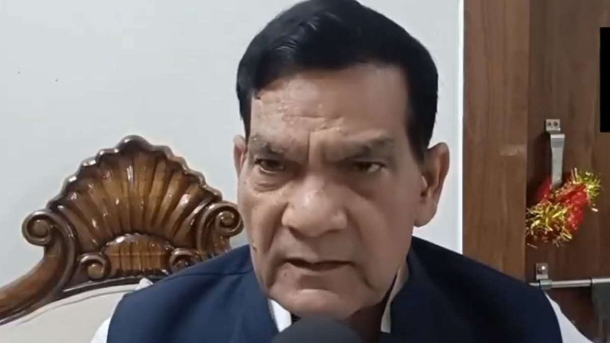 ‘PDA का A अपराधियों के लिए है’, ए.के. शर्मा बोले- सपा ने अल्पसंख्यकों के साथ न्याय नहीं किया