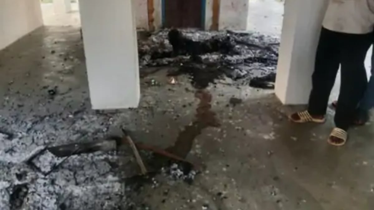 मंदिर में दो साधुओं की हत्या से हड़कंप, एक शव जलता मिला तो दूसरा बना कंकाल