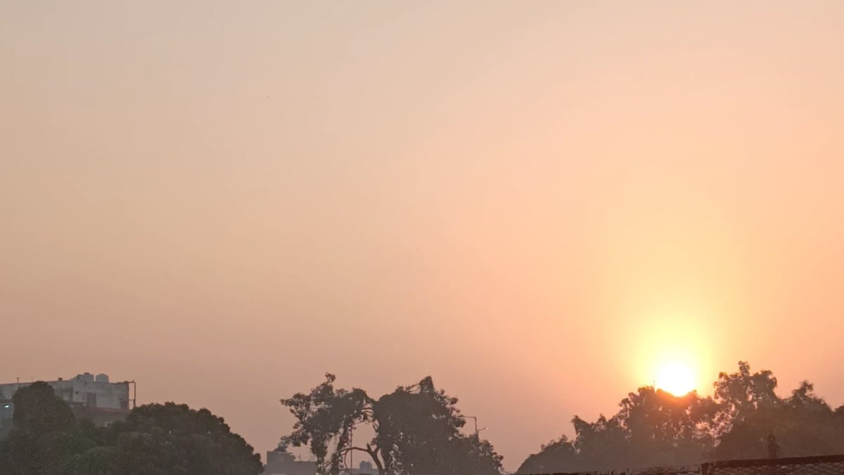 UP Weather: यूपी में आज बारिश का अलर्ट नहीं, साफ रहेगा मौसम; सुबह-रात बढ़ेगी ठंडक