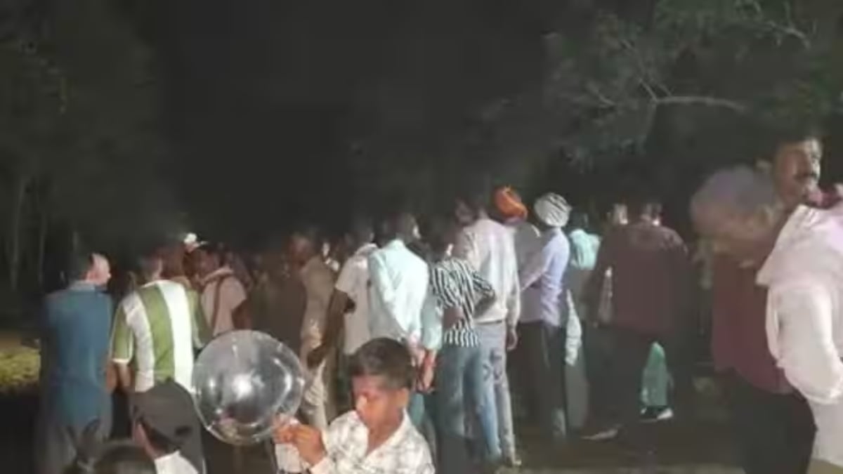 गोंडा में दुर्गा प्रतिमा विसर्जन के दौरान बड़ा हादसा, 4 की मौत; कई की तलाश जारी
