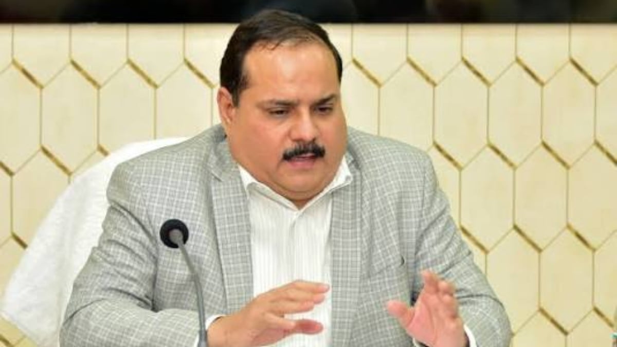 पीलीभीत वोटर लिस्ट गड़बड़ी पर बड़ी कार्रवाई, मौजूदा और पूर्व DM से जवाब तलब; दो SDM हटाए गए