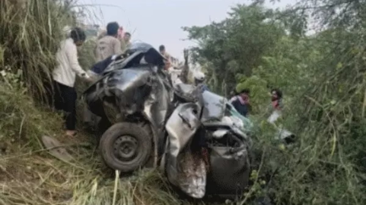 जयपुर के रायसर में कार खाई में गिरी, आगरा के 4 दोस्तों की मौत, 2 घायल