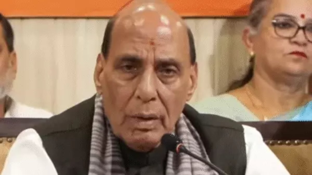 ‘बांग्लादेश की तर्ज पर भारत में भी सत्ता परिवर्तन…’ राजनाथ सिंह का राहुल गांधी पर हमला