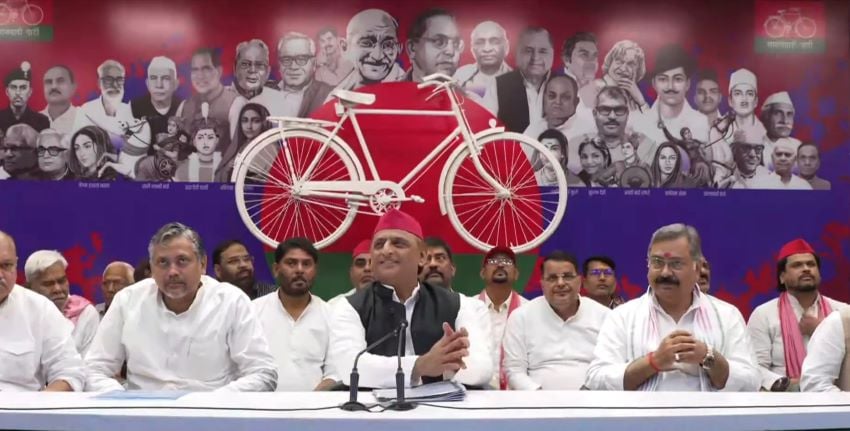 अखिलेश यादव का सियासी ‘मास्टरस्ट्रोक’, दो दिग्गज नेताओं ने थामा सपा का दामन