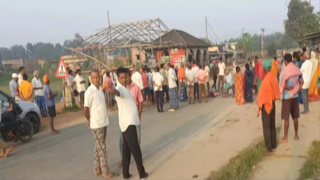 Chatra Accident: बेलगाम हाईवा ने ली युवक की जान, इलाज के लिए रांची ले जाते समय मौत, आक्रोशित ग्रामीणों ने किया सड़क जाम