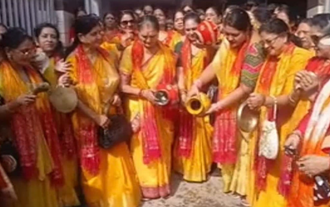 आगरा में CEC ज्ञानेश कुमार के घर को गंगाजल से किया शुद्ध! निकली कलश यात्रा, मां बोलीं- ‘भगवान सबको सदबुद्धि दे’