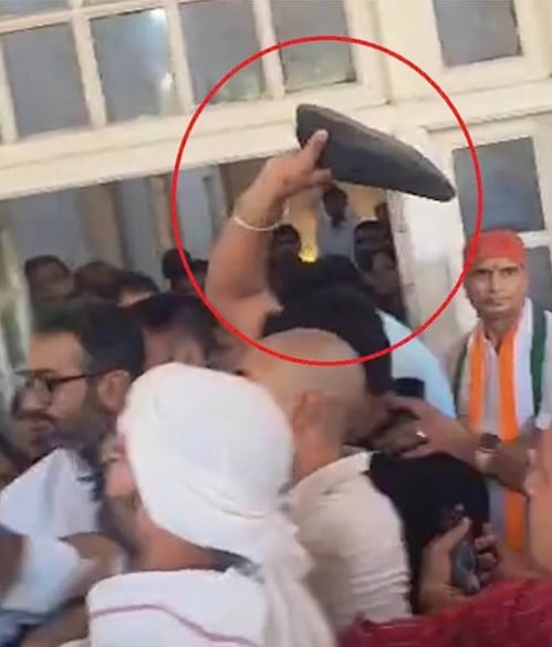 “ये कौन से अध्यक्ष हैं?” UP में अजय राय के सामने ही भिड़ गए कांग्रेसी, गाली-गलौज के बाद लहराए जूते
