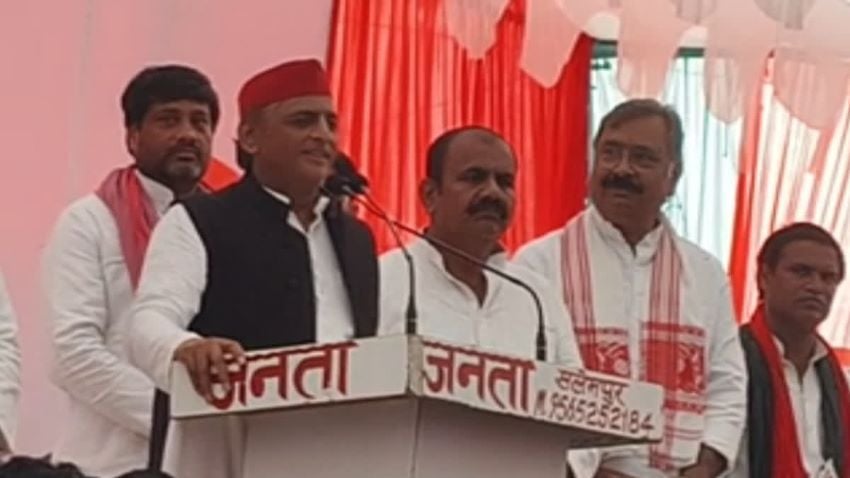 जेवर एयरपोर्ट मामले में सियासत तेज: अखिलेश बोले- ‘कुर्सी जाने वाली होती है, तभी छोड़ना चाहते हैं निशानी’