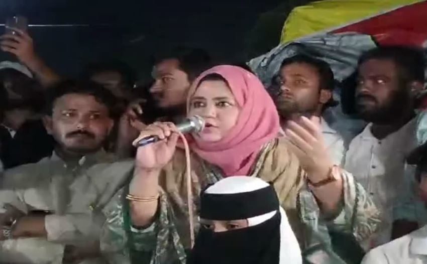 AMU में भड़की छात्र राजनीति, कैंपस पहुंचीं सपा नेता सुमैया राणा; हड़ताली छात्रों के समर्थन में दिया बयान